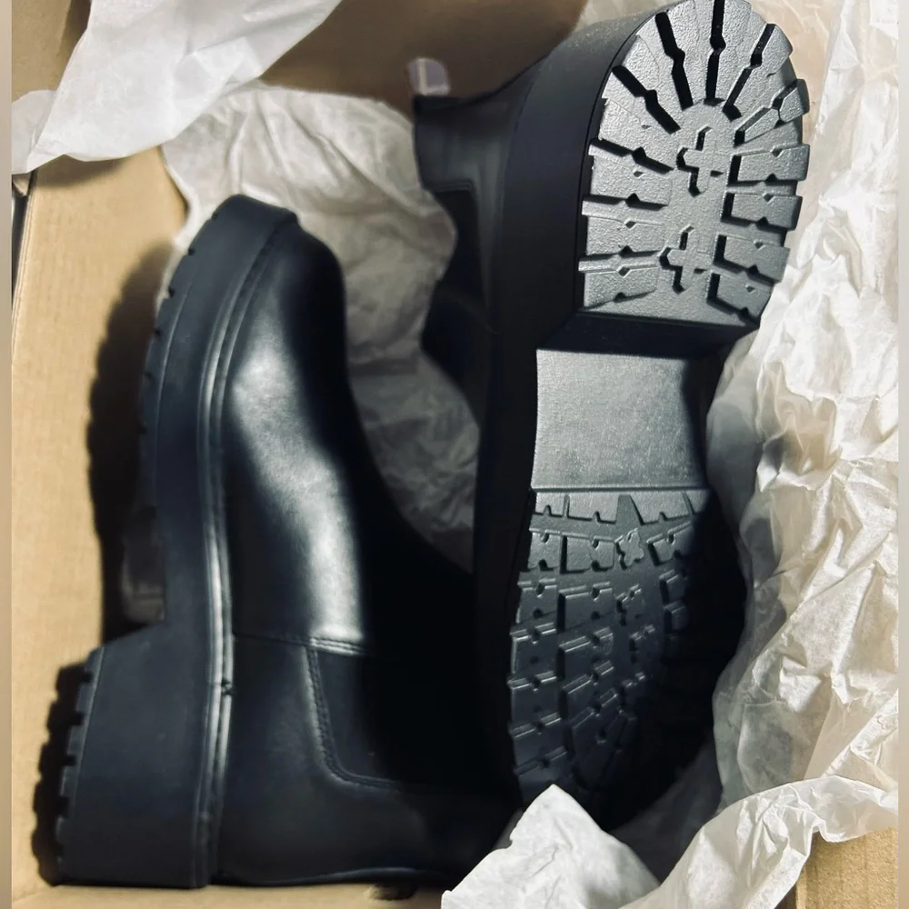 Steve Madden Black Ankle Boots - Picture 2 of 7